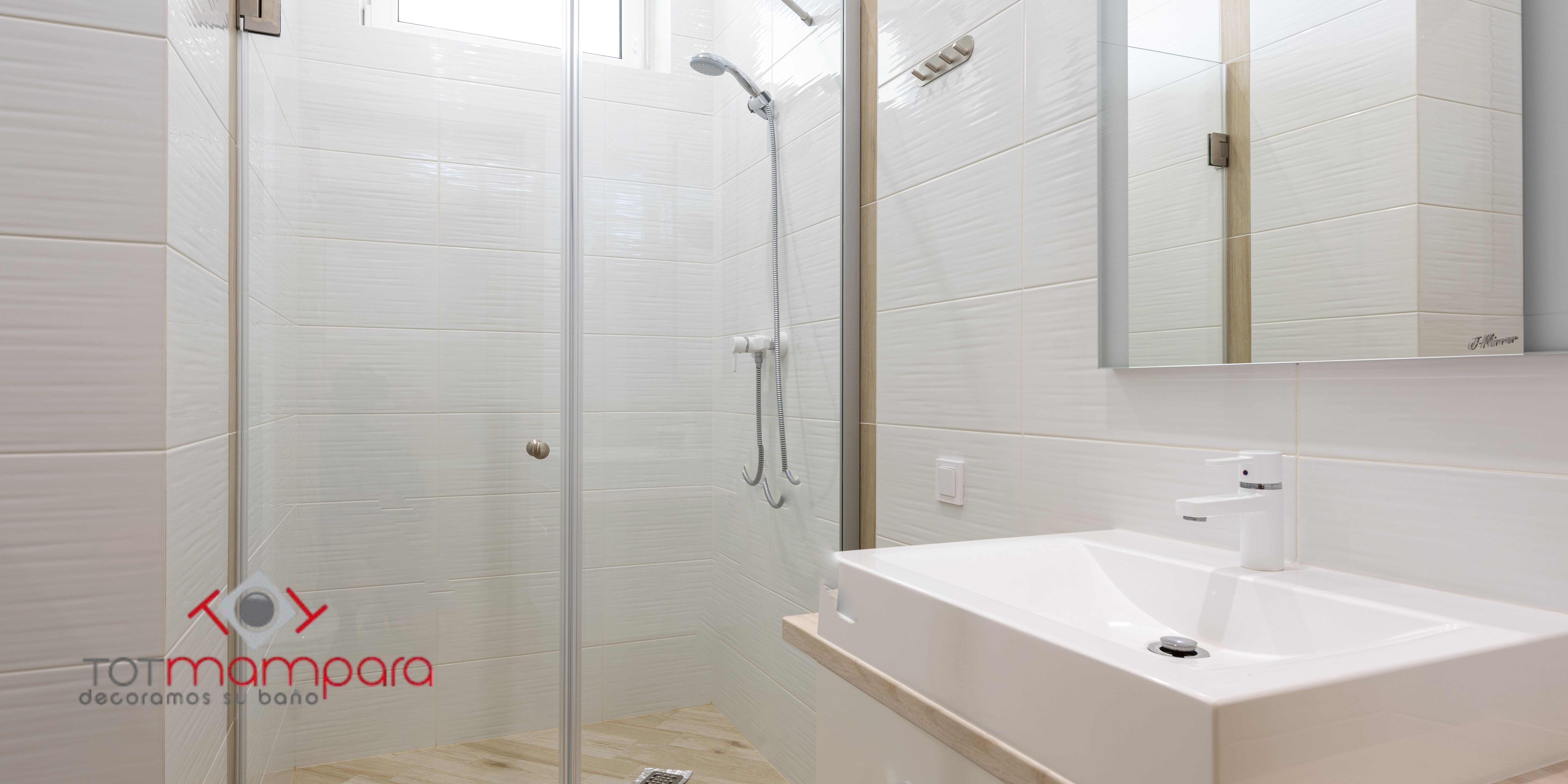 Materiales más usados en mamparas de ducha y sus ventajas